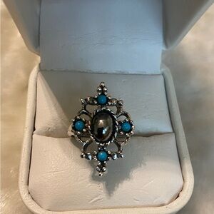 🍀Avon Elegant Silver and Turquoise Ring